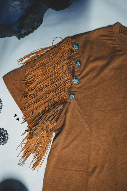 GET FRINGEY WITH IT TEE *SADDLE